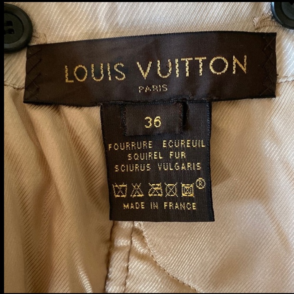 Louis Vuitton Wool Coat
SALE - Picture 6 of 13